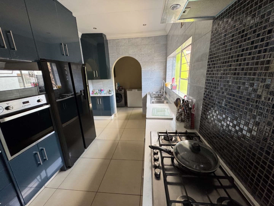4 Bedroom Property for Sale in Glenvista Gauteng