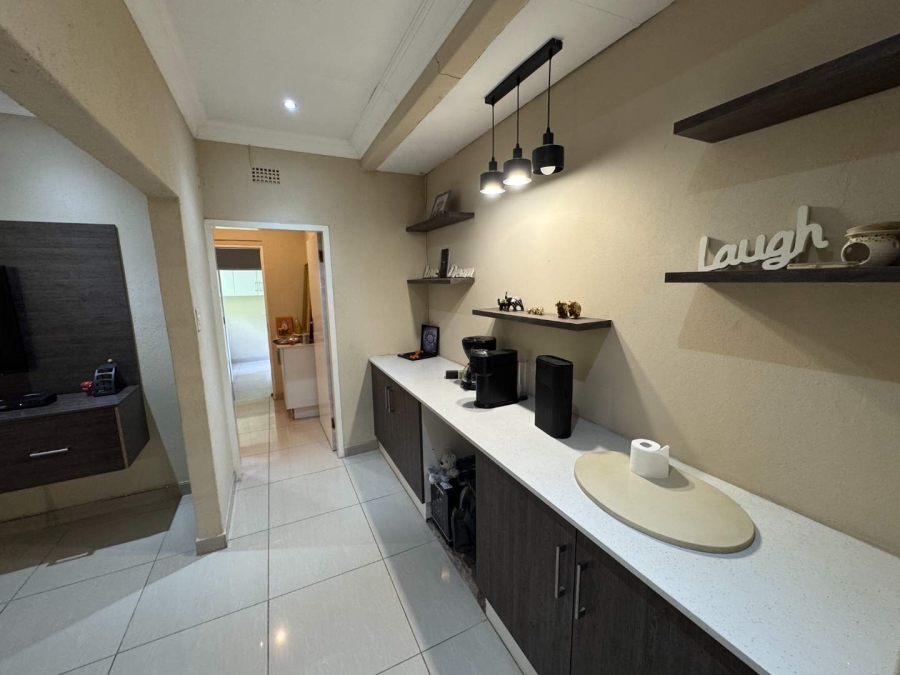 4 Bedroom Property for Sale in Glenvista Gauteng