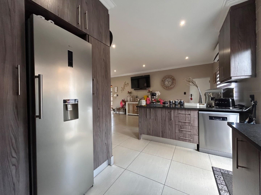 4 Bedroom Property for Sale in New Redruth Gauteng