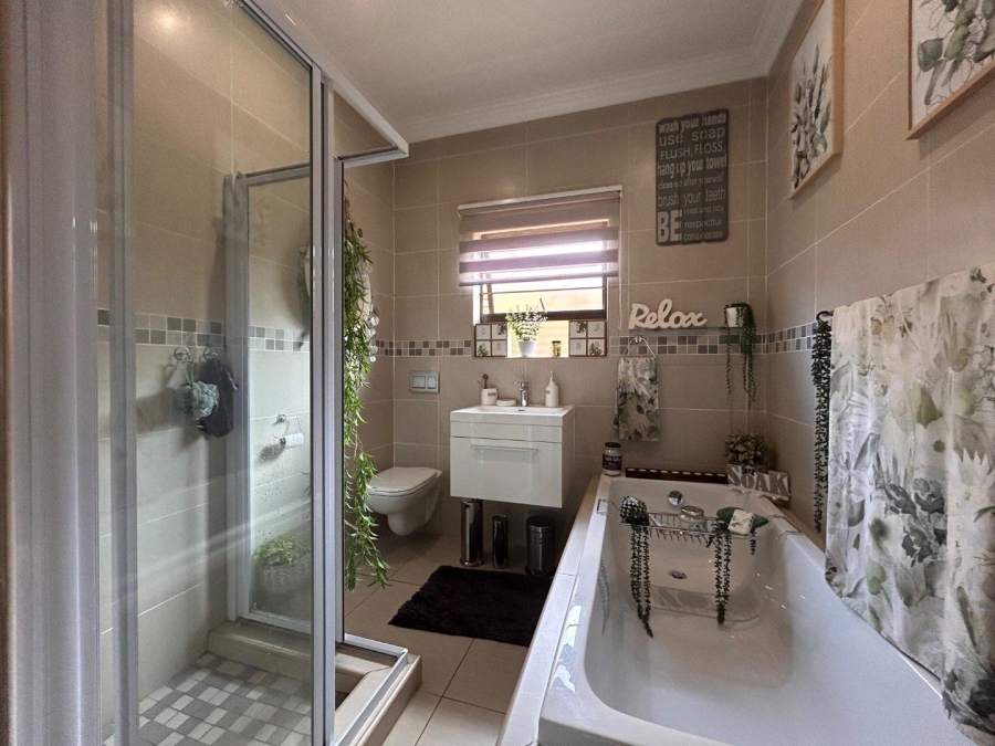 4 Bedroom Property for Sale in New Redruth Gauteng
