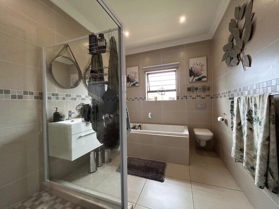 4 Bedroom Property for Sale in New Redruth Gauteng
