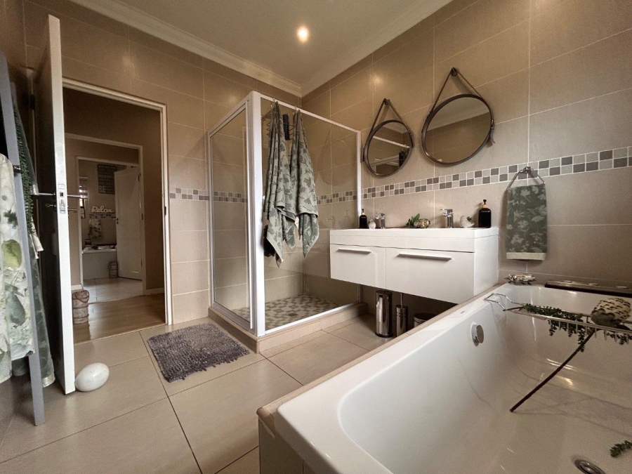 4 Bedroom Property for Sale in New Redruth Gauteng