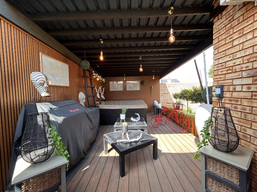 4 Bedroom Property for Sale in New Redruth Gauteng