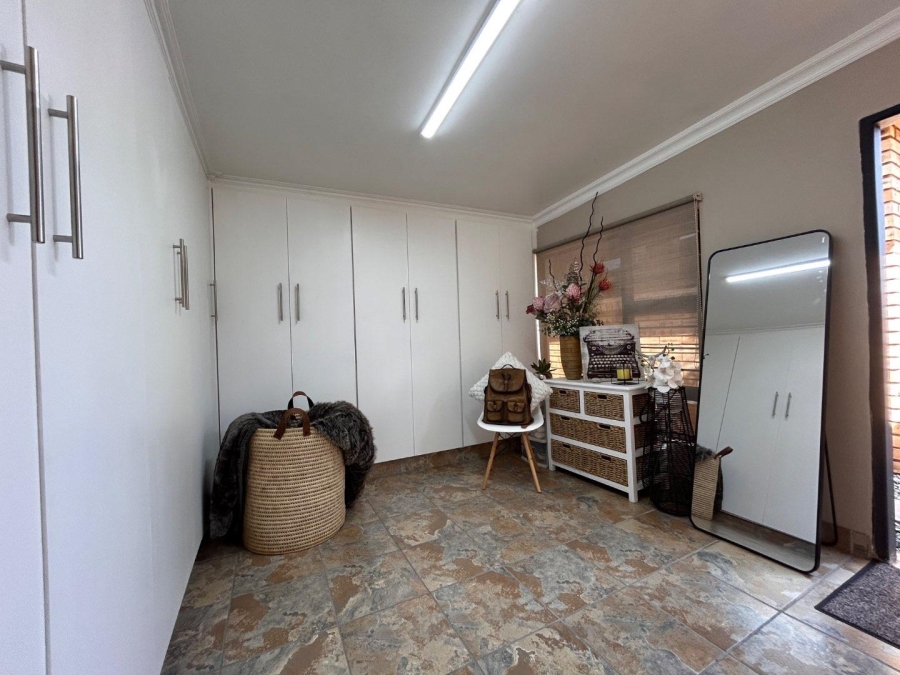 4 Bedroom Property for Sale in New Redruth Gauteng