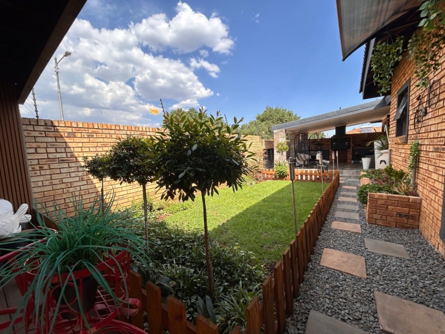 4 Bedroom Property for Sale in New Redruth Gauteng