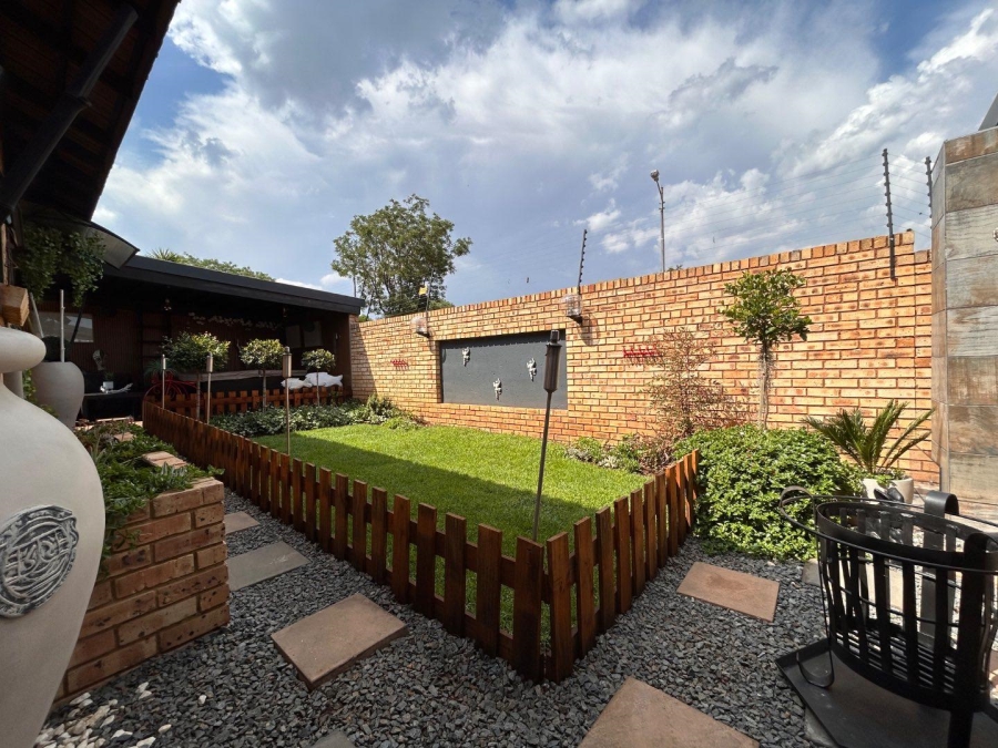 4 Bedroom Property for Sale in New Redruth Gauteng