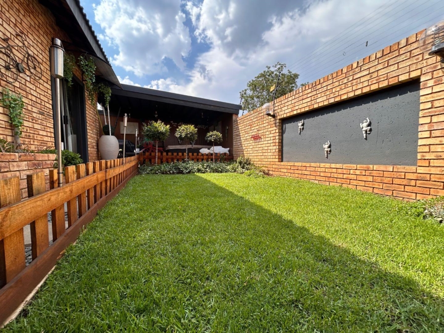 4 Bedroom Property for Sale in New Redruth Gauteng