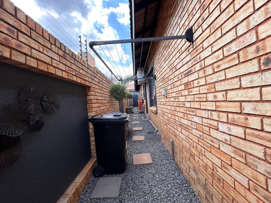 4 Bedroom Property for Sale in New Redruth Gauteng