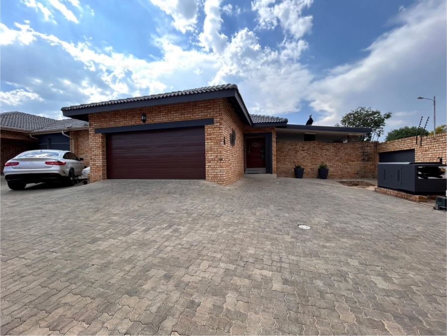 4 Bedroom Property for Sale in New Redruth Gauteng