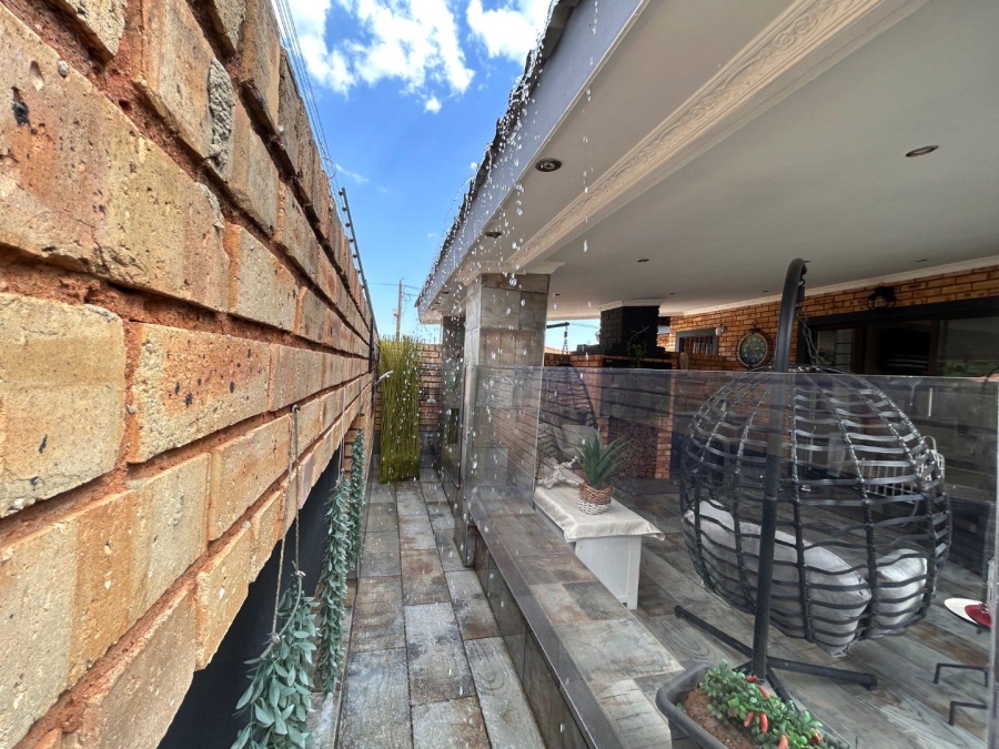 4 Bedroom Property for Sale in New Redruth Gauteng