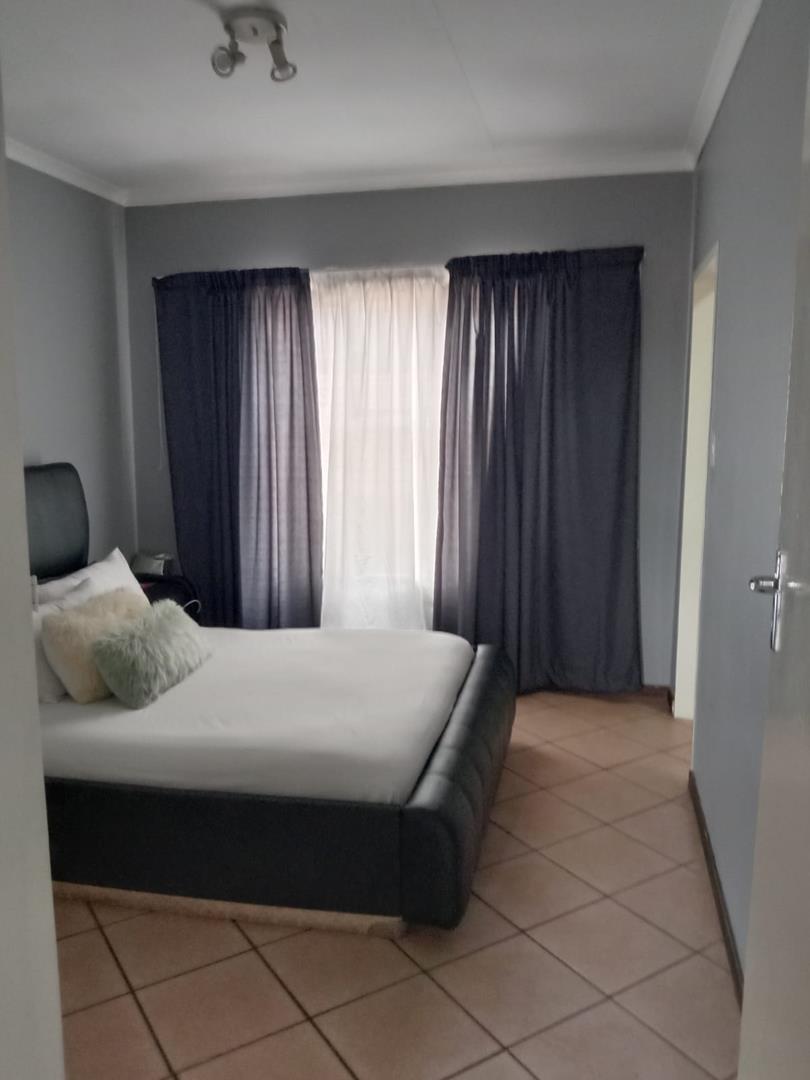 3 Bedroom Property for Sale in Die Hoewes Gauteng