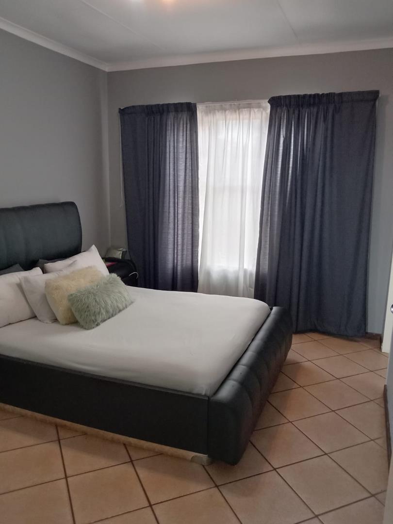 3 Bedroom Property for Sale in Die Hoewes Gauteng