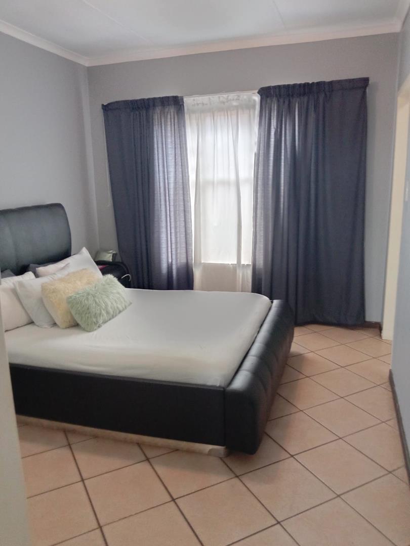 3 Bedroom Property for Sale in Die Hoewes Gauteng