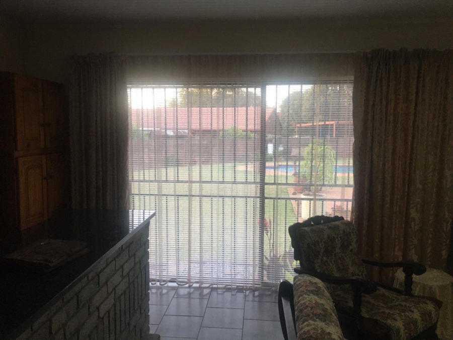 4 Bedroom Property for Sale in Rooihuiskraal Gauteng