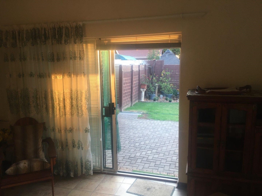 4 Bedroom Property for Sale in Rooihuiskraal Gauteng
