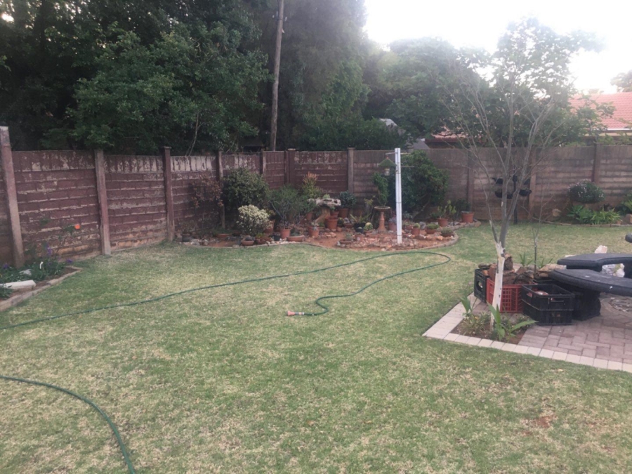 4 Bedroom Property for Sale in Rooihuiskraal Gauteng