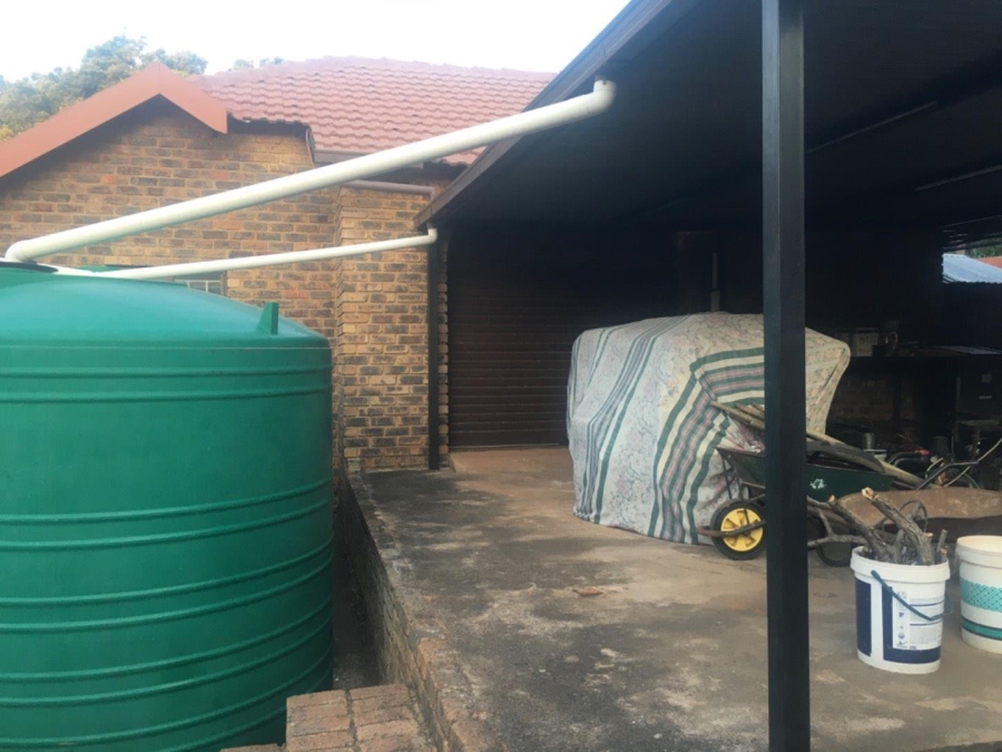 4 Bedroom Property for Sale in Rooihuiskraal Gauteng