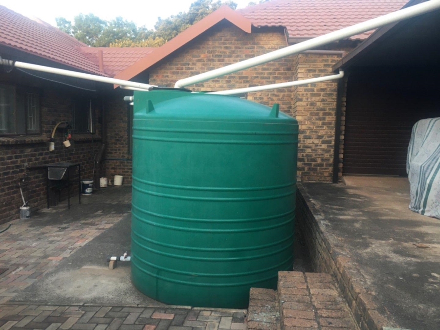 4 Bedroom Property for Sale in Rooihuiskraal Gauteng