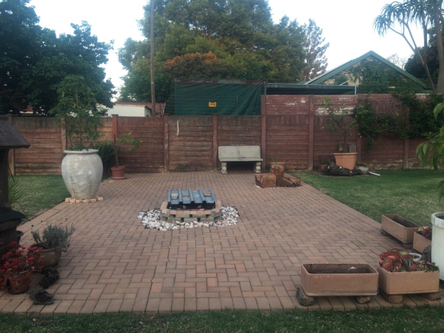 4 Bedroom Property for Sale in Rooihuiskraal Gauteng