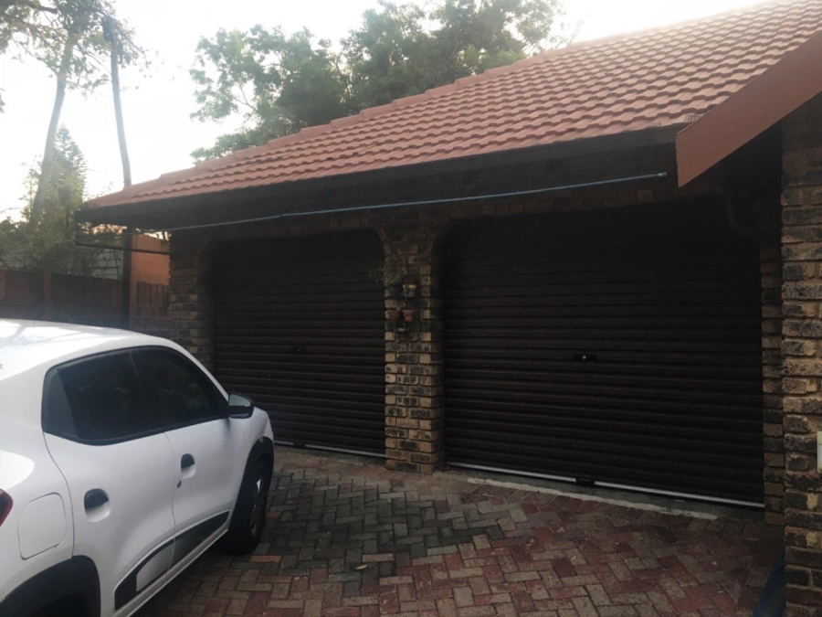 4 Bedroom Property for Sale in Rooihuiskraal Gauteng