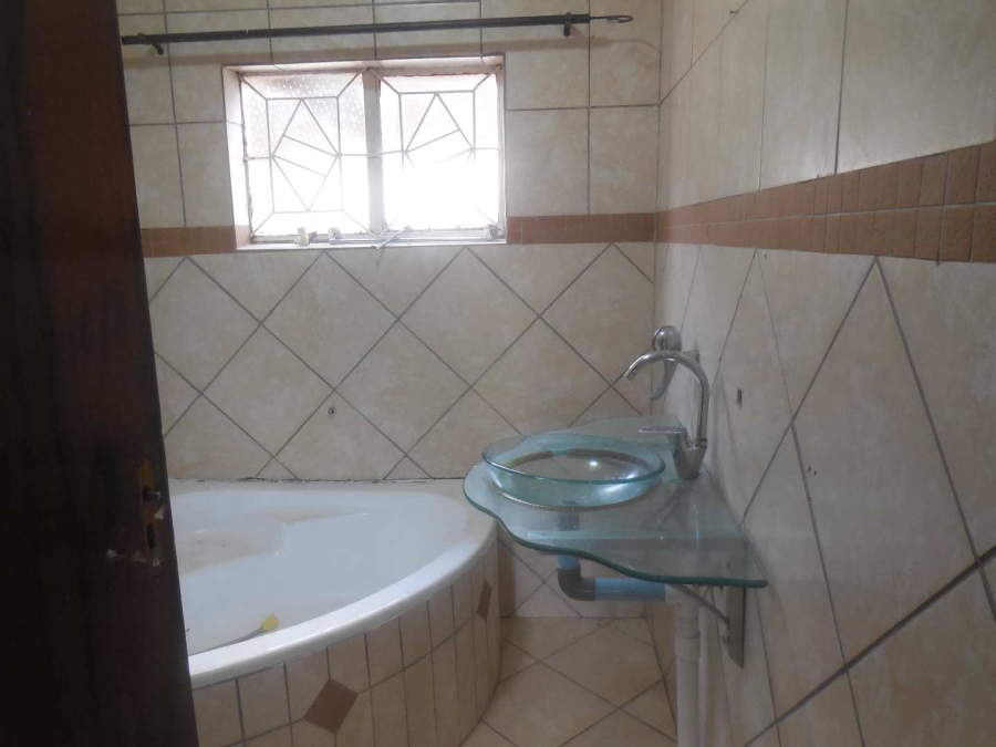 To Let 4 Bedroom Property for Rent in Silverton Gauteng