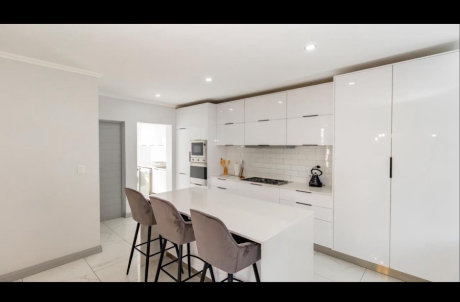 To Let 3 Bedroom Property for Rent in Broadacres Gauteng