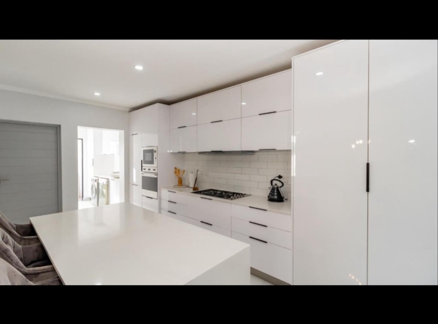 To Let 3 Bedroom Property for Rent in Broadacres Gauteng