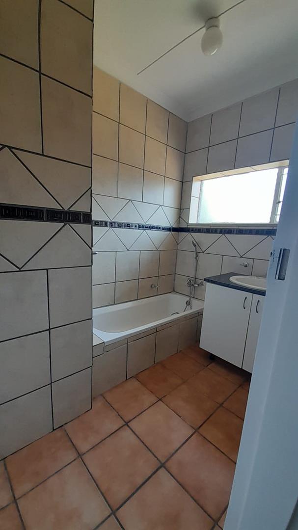 5 Bedroom Property for Sale in Birchleigh Gauteng