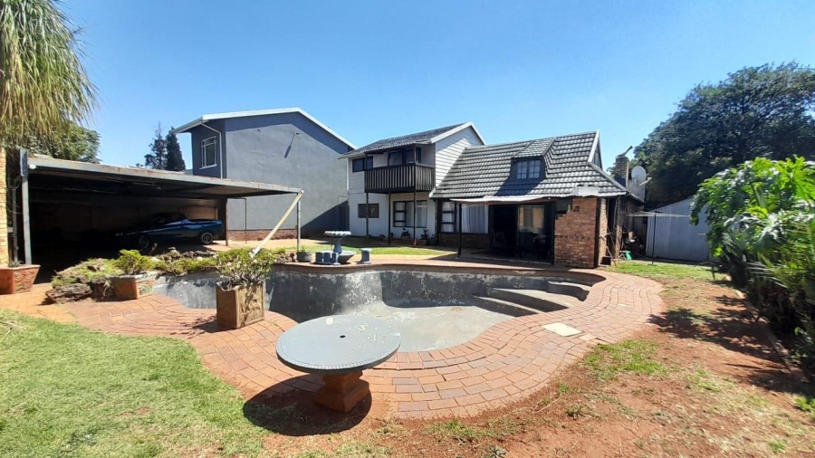 5 Bedroom Property for Sale in Birchleigh Gauteng