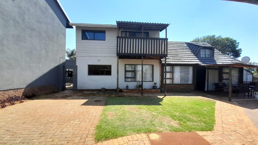 5 Bedroom Property for Sale in Birchleigh Gauteng