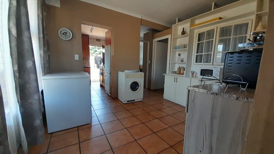 5 Bedroom Property for Sale in Birchleigh Gauteng
