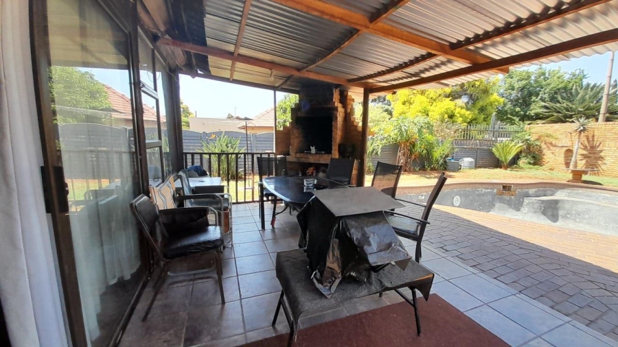 5 Bedroom Property for Sale in Birchleigh Gauteng