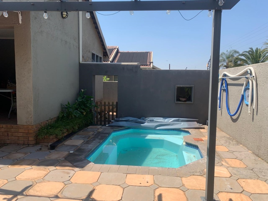 3 Bedroom Property for Sale in Van Riebeeck Park Gauteng