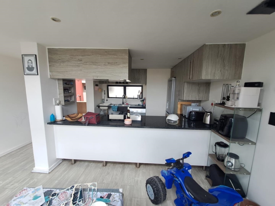 1 Bedroom Property for Sale in Rooihuiskraal North Gauteng