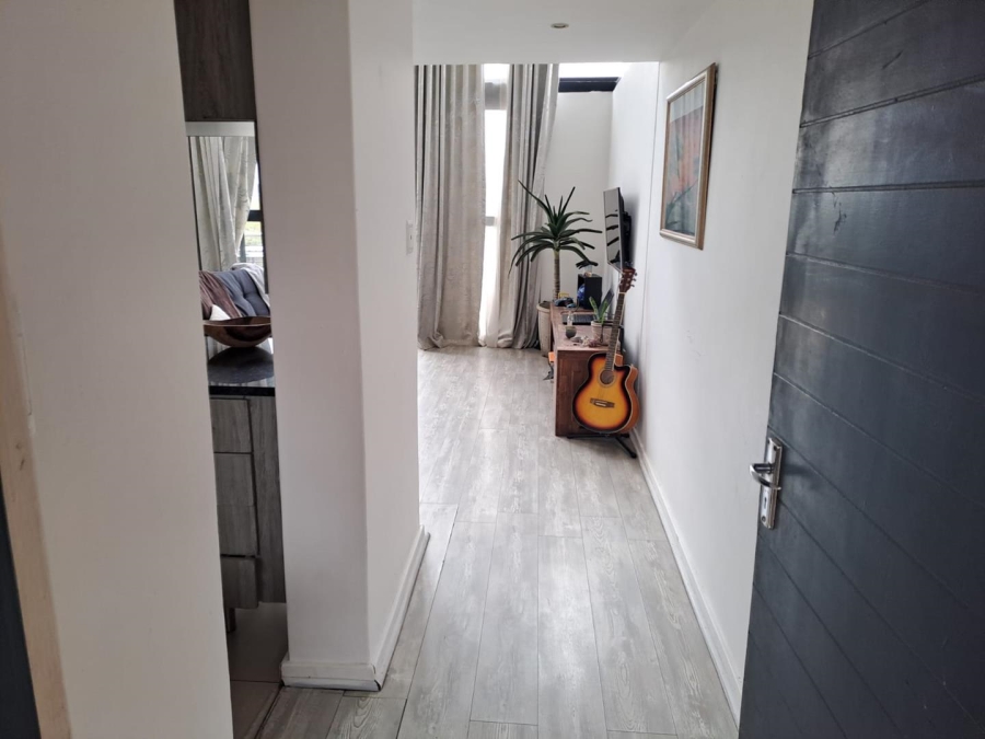 1 Bedroom Property for Sale in Rooihuiskraal North Gauteng