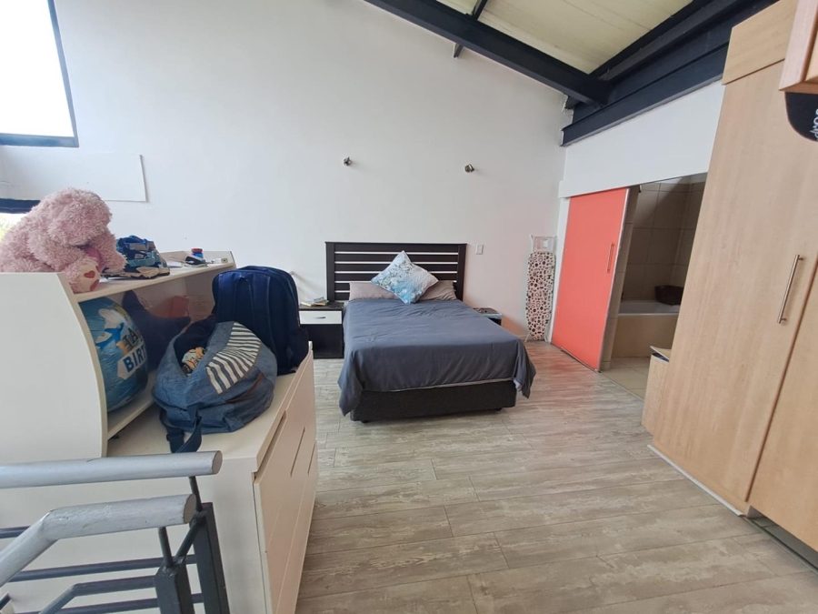 1 Bedroom Property for Sale in Rooihuiskraal North Gauteng