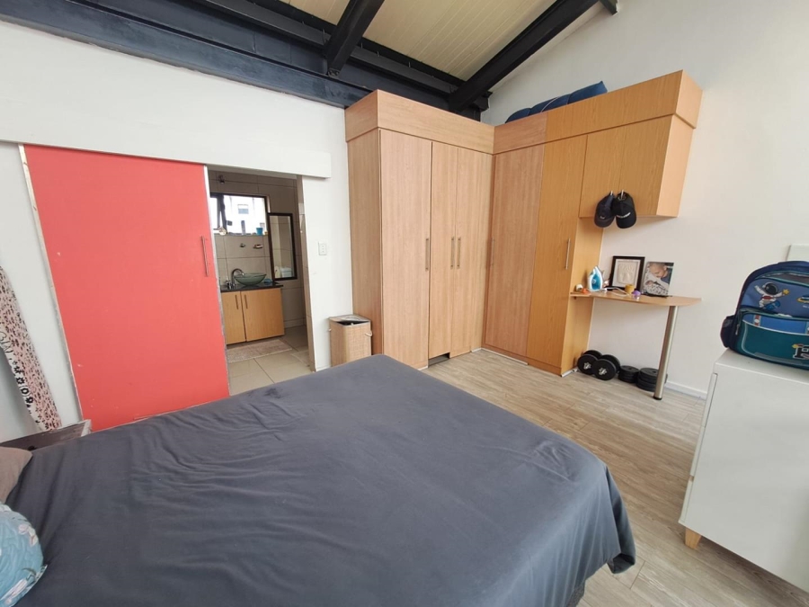 1 Bedroom Property for Sale in Rooihuiskraal North Gauteng