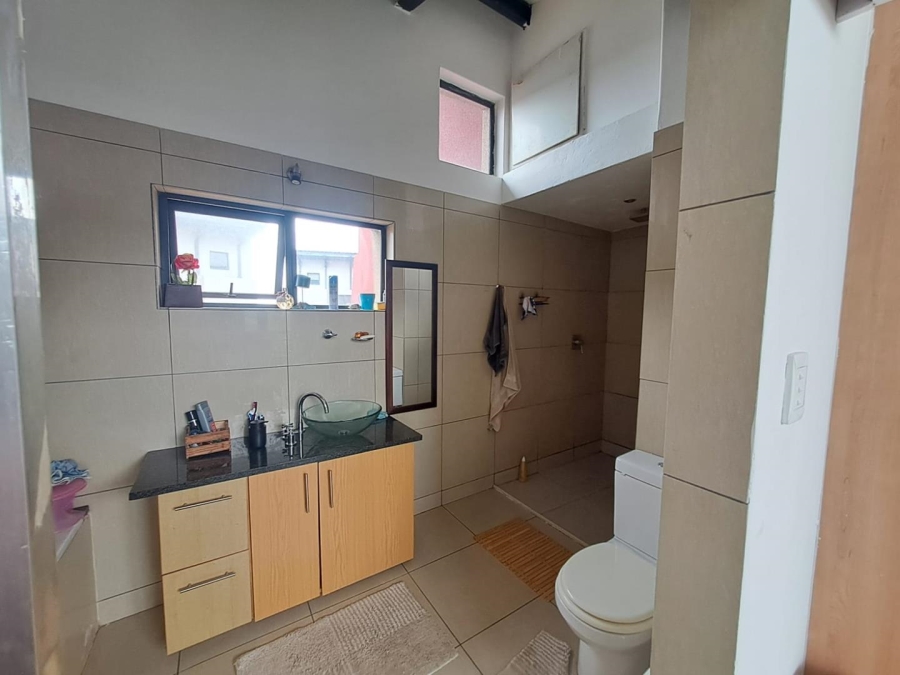 1 Bedroom Property for Sale in Rooihuiskraal North Gauteng