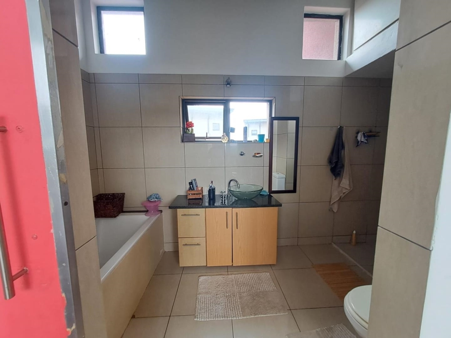 1 Bedroom Property for Sale in Rooihuiskraal North Gauteng