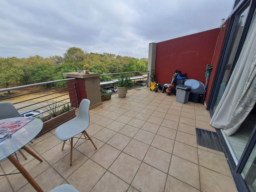 1 Bedroom Property for Sale in Rooihuiskraal North Gauteng