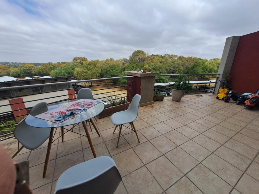 1 Bedroom Property for Sale in Rooihuiskraal North Gauteng