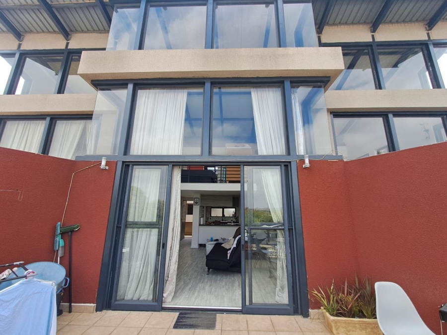 1 Bedroom Property for Sale in Rooihuiskraal North Gauteng