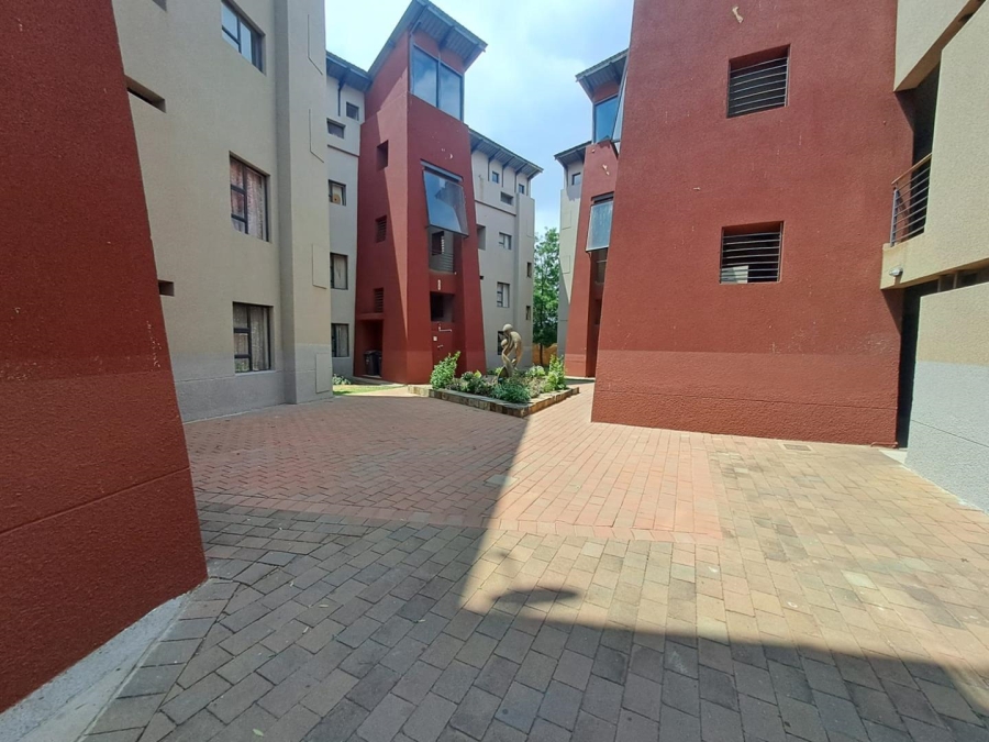 1 Bedroom Property for Sale in Rooihuiskraal North Gauteng