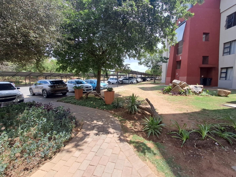 1 Bedroom Property for Sale in Rooihuiskraal North Gauteng
