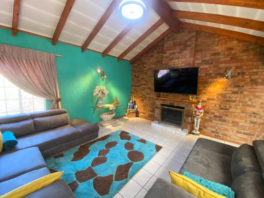 3 Bedroom Property for Sale in Mondeor Gauteng