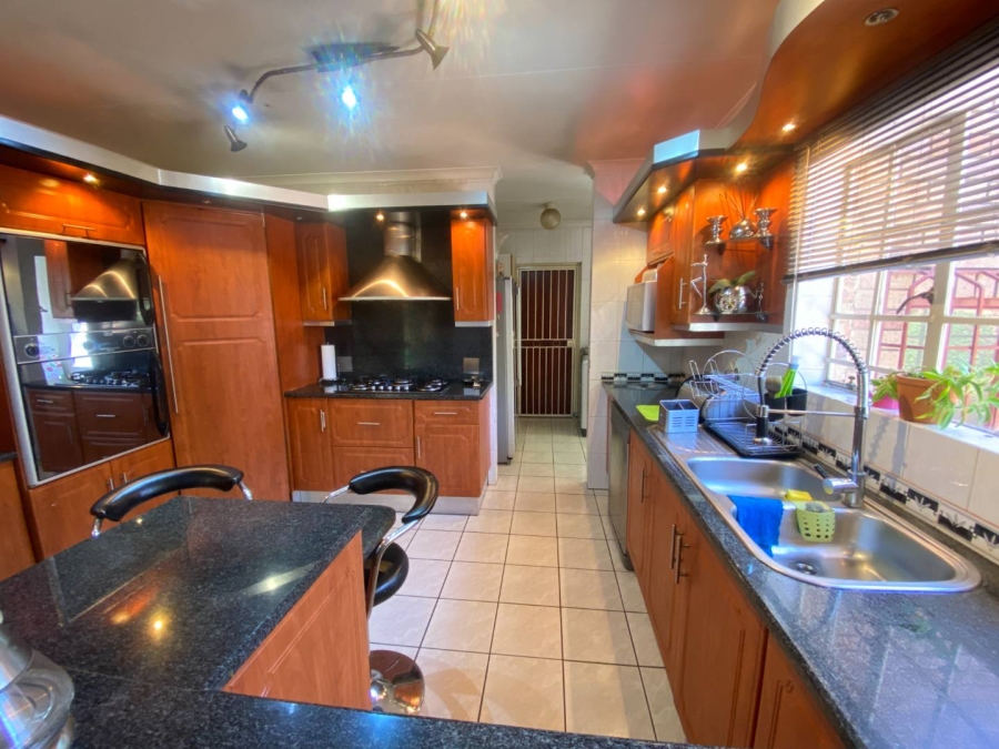 3 Bedroom Property for Sale in Mondeor Gauteng