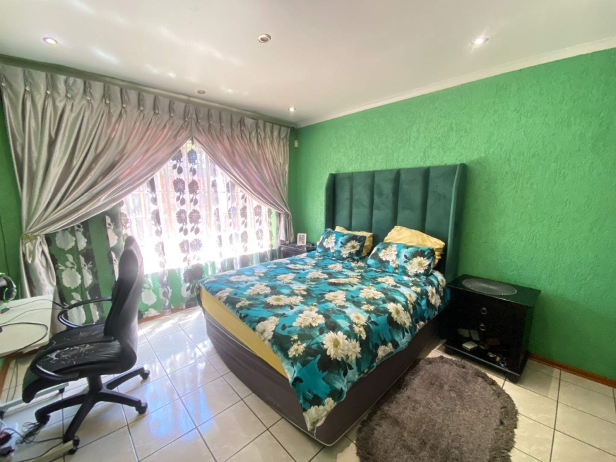 3 Bedroom Property for Sale in Mondeor Gauteng