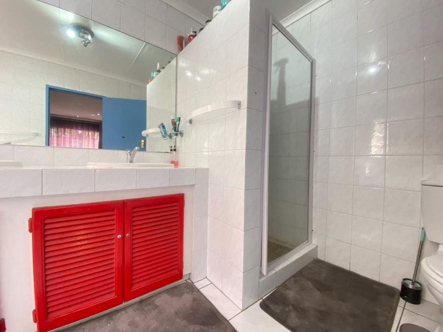 3 Bedroom Property for Sale in Mondeor Gauteng