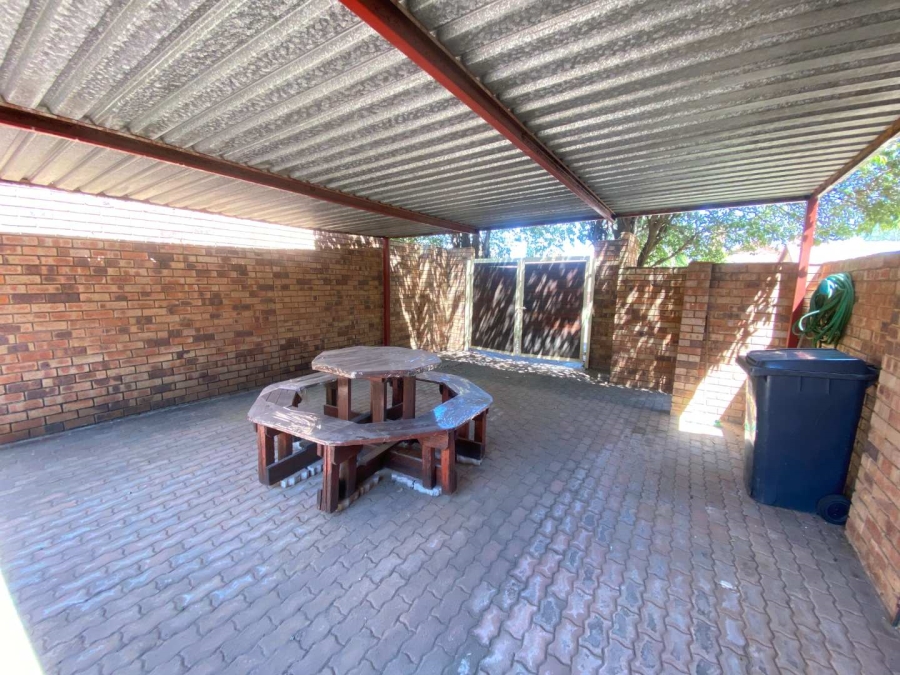 3 Bedroom Property for Sale in Mondeor Gauteng