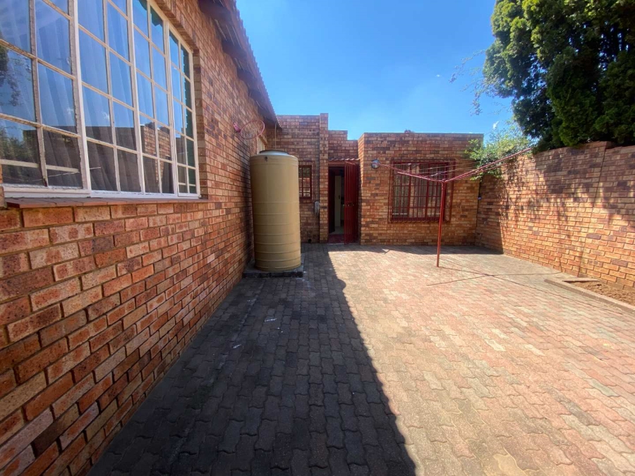 3 Bedroom Property for Sale in Mondeor Gauteng